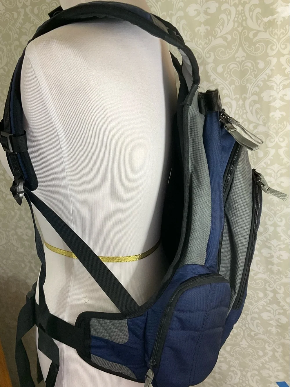 Eagle Creek Nylon Blue and Gray Unisex Backpack Hiking Travel Adjustable
